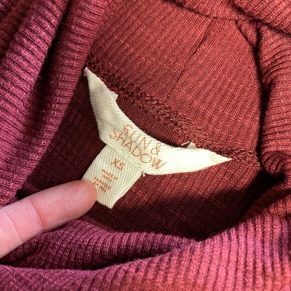 Sun & Shadow Womens XS Sleeveless Halter Turtleneck Ribbed Tunic Hi Low Top Red - Picture 7 of 8